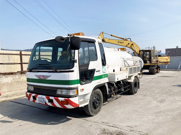 写真：高圧洗浄車　4t