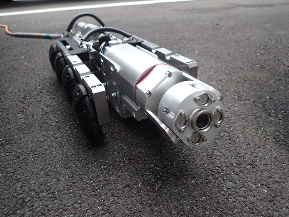 写真：管内自走式カメラ